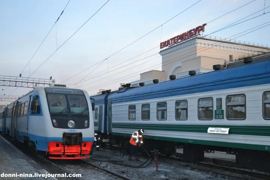 Екатеринбург новая сосьва поезд. Сосьва екатеринбург поезд. Поезд 6786. Жд вокзал в сосьве. 107я вологда москва.