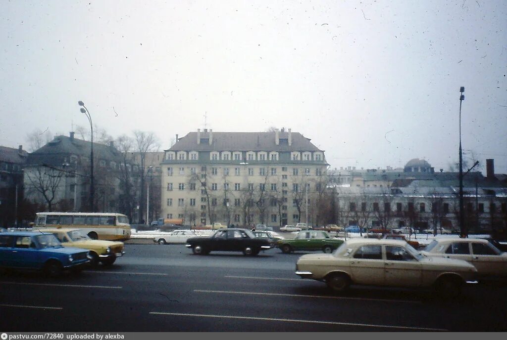 Колхозная площадь. Колхозная площадь в москве. колхозная площадь пятигорск. чебуречная на колхозной площади в москве. колхозная площадь 1995 год.