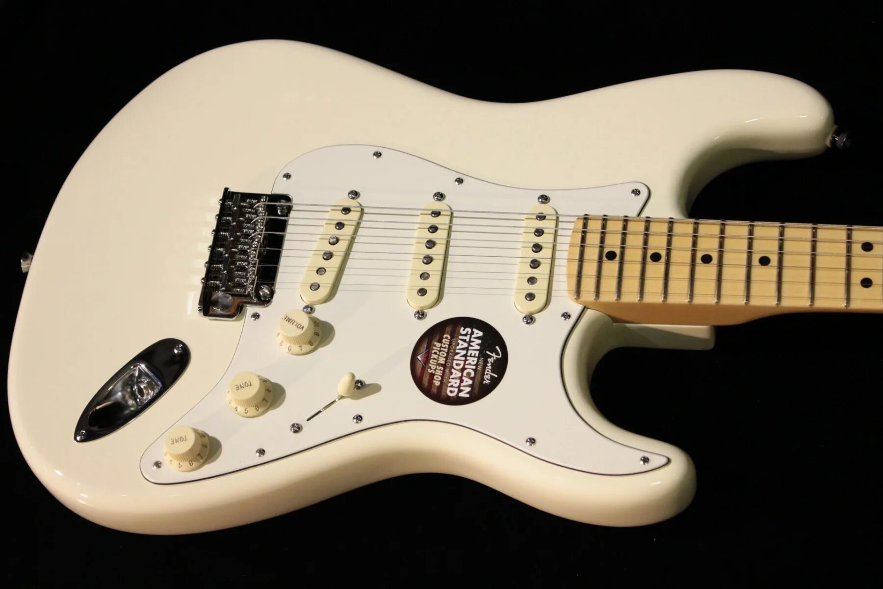 Фендер стратокастер. Fender American Standard Stratocaster White. Стратокастер Fender American. Тремоло Fender Stratocaster Standard.