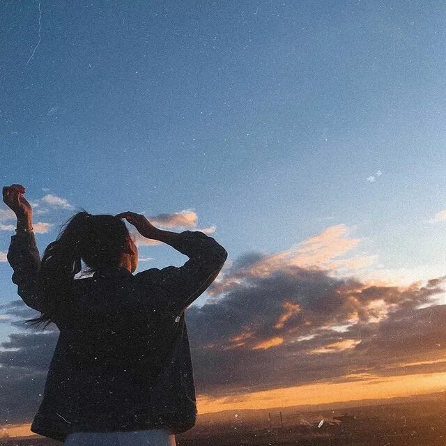 Рассвет. Красивые цитаты из песен. Рассвет блики. Солнечные блики рассветы и туманы мама залечи мои открытые раны текст. Мияги солнечные блики.