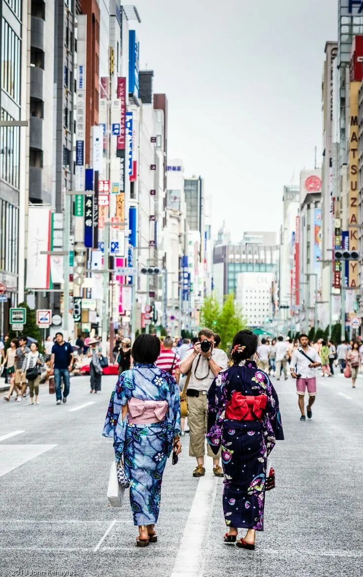 Ginza tokyo. Район Гинза в Токио. Гиндза Япония. Улица Гинза в Токио. Япония Токио.