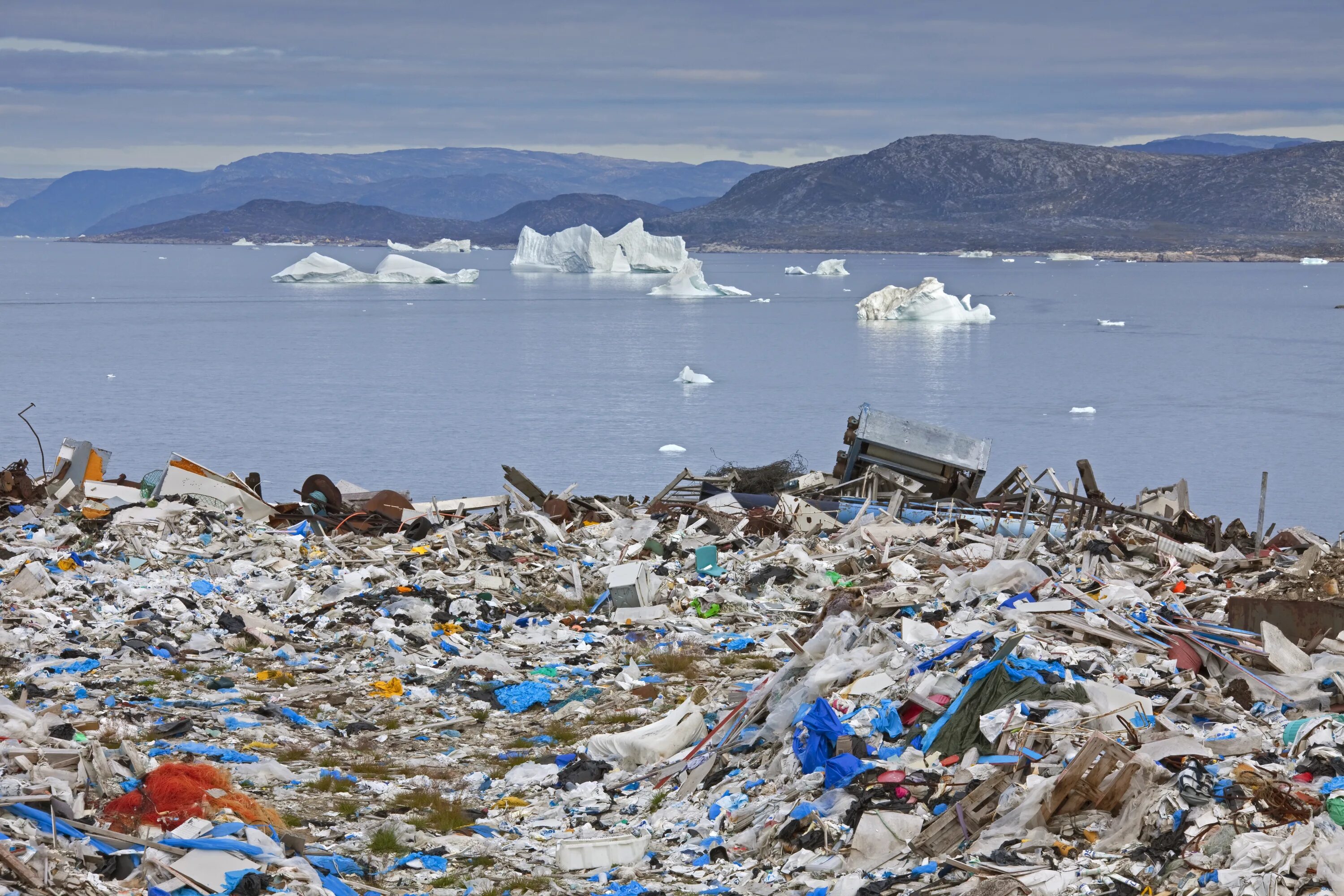 Проблемы южной россии. Загрязнение Северного Ледовитого океана. Загрязнители северно Ледовитый океан пластиковые отходы. Экология Арктики.