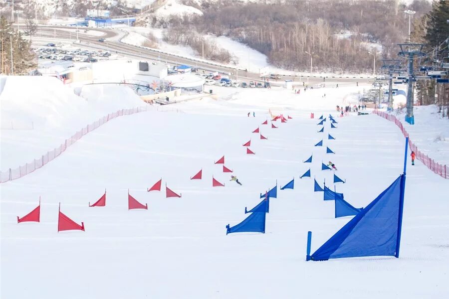 Бобровый лог сноуборд прокат. Бобровый лог горнолыжный курорт. Инструктор по лыжам в бобровом логу николай. Бобровый лог инструктор. Анастасия инструктор горные лыжи.