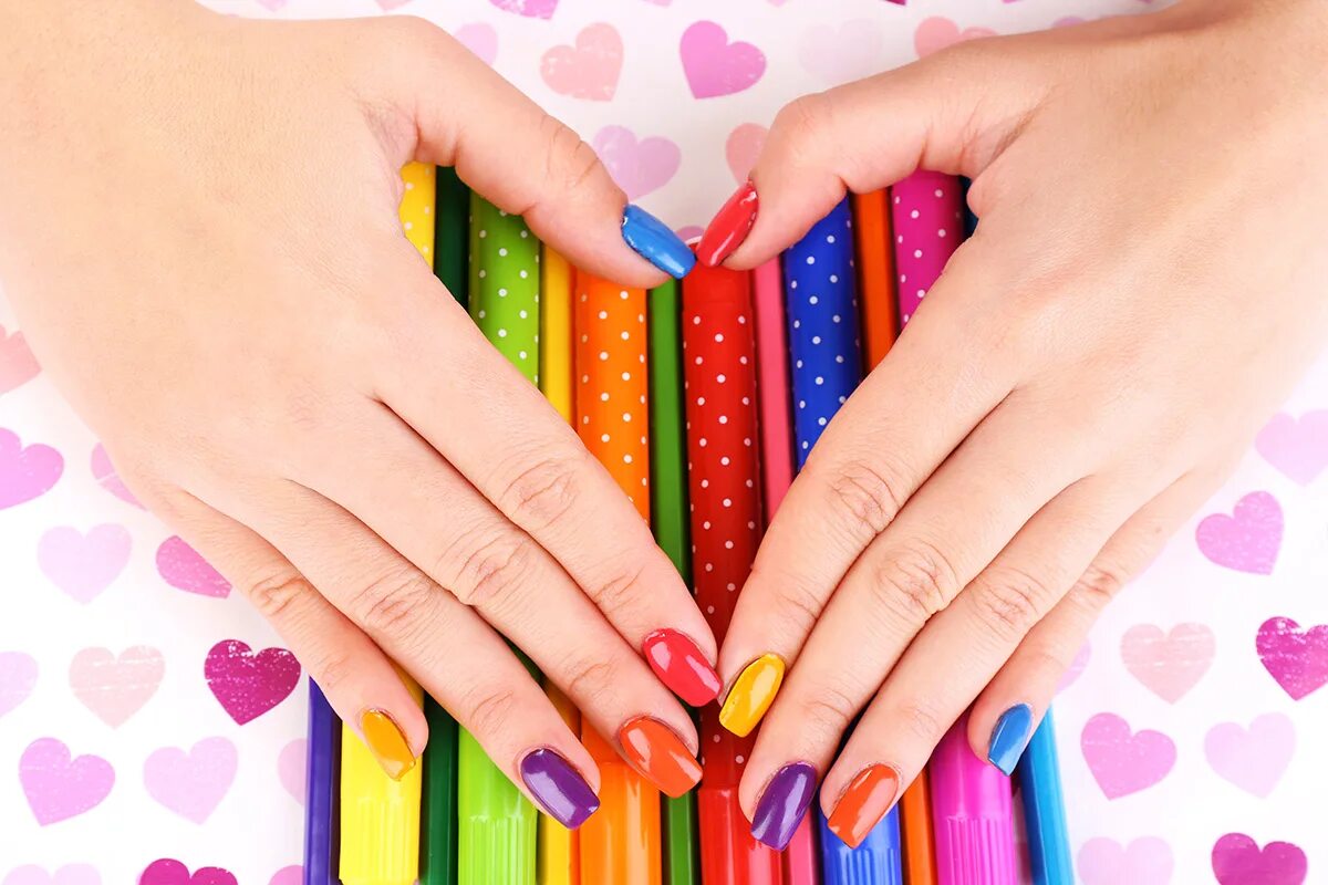 Разноцветные ногти. Радужный маникюр. Разноцветный женский маникюр. Праздничные разноцветные ногти. Цветные пальчики