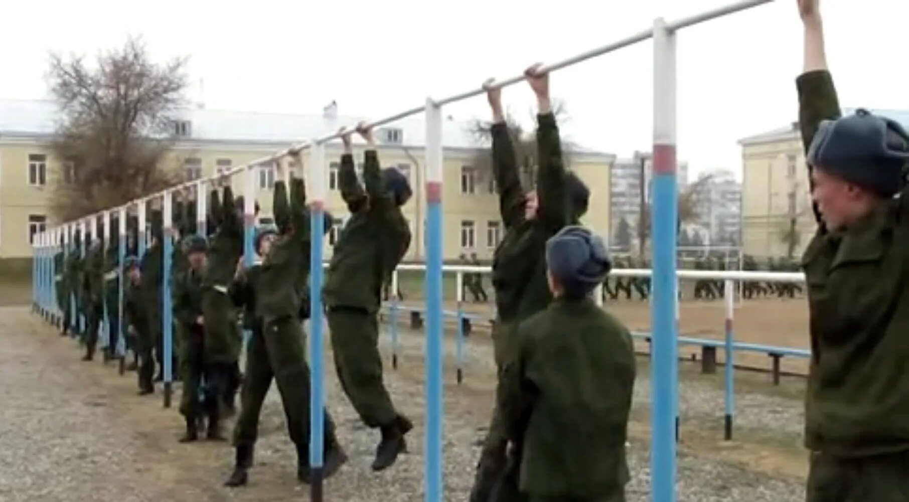 Физическая подготовка военнослужащих. Физическая подготовка в армии. Спорт в армии. Физподготовка военнослужащих.