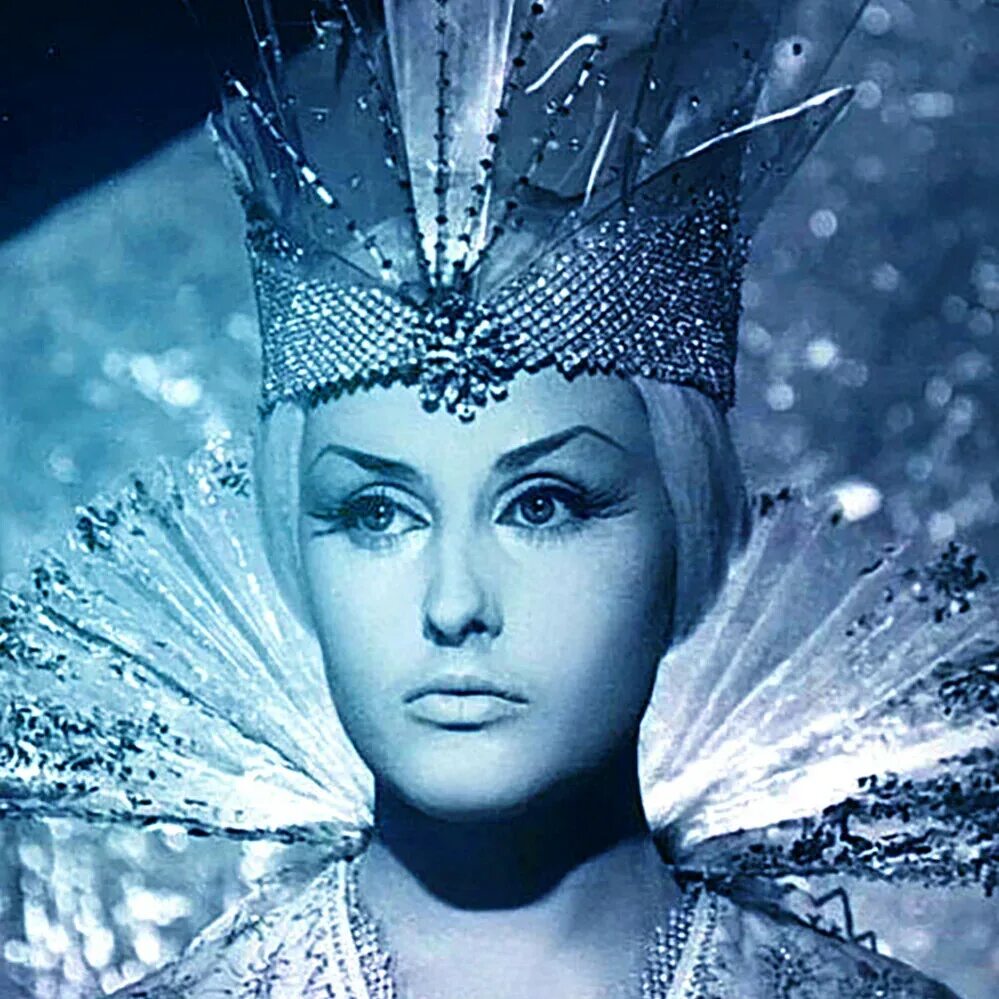 Снежная королева по ролям. Снежная королева ханс кристиан андерсон. Алиса фрейндлих тайна снежной королевы. Снежная королева по ролям. Снежная королева театр.
