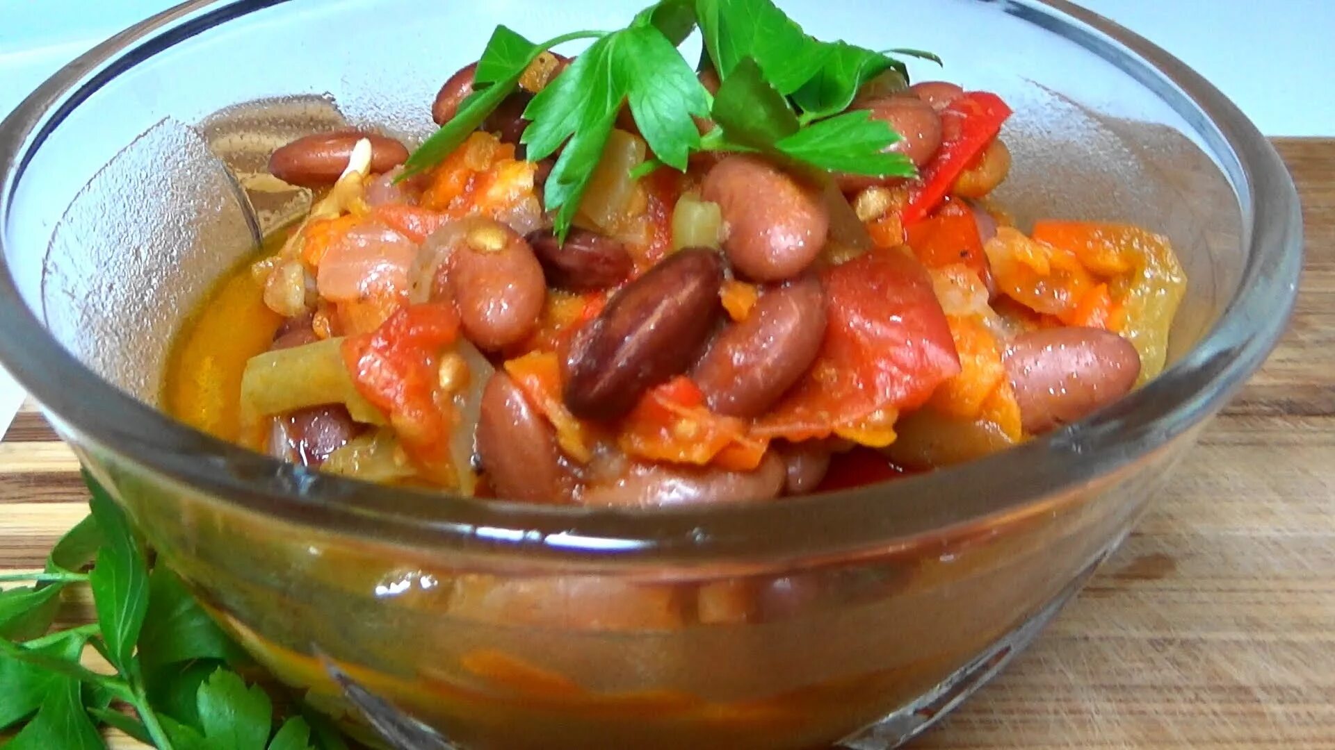 Салат фасоль морковь лук на зиму. Салат с фасолью на зиму. салат на зиму с фасолью и овощами. овощной салат с фасолью на зиму. салат из фасоли на зиму.