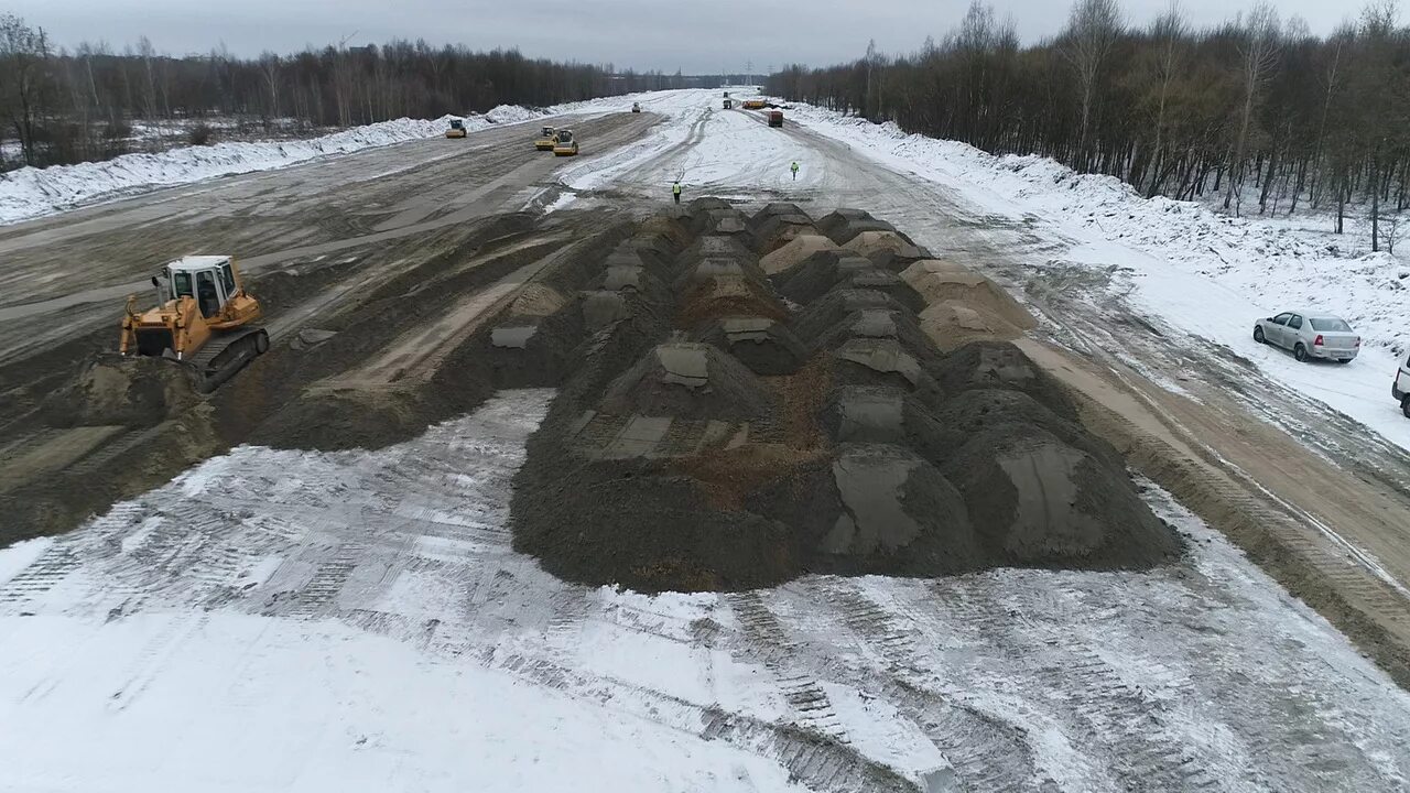 Дорога 6 метров. Мост через Снежеть Брянск. Брянск Дорстрой 32. Сооружение земполотна. Строительство насыпи зимой.