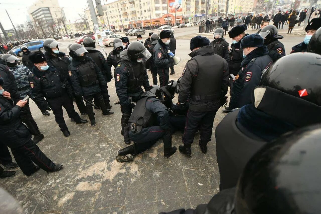 Протест наказание протест наказание. Протест наказание протест наказание. Протеста в нижнем новгороде 2014. Молодежь на митинге. Ложные новости.