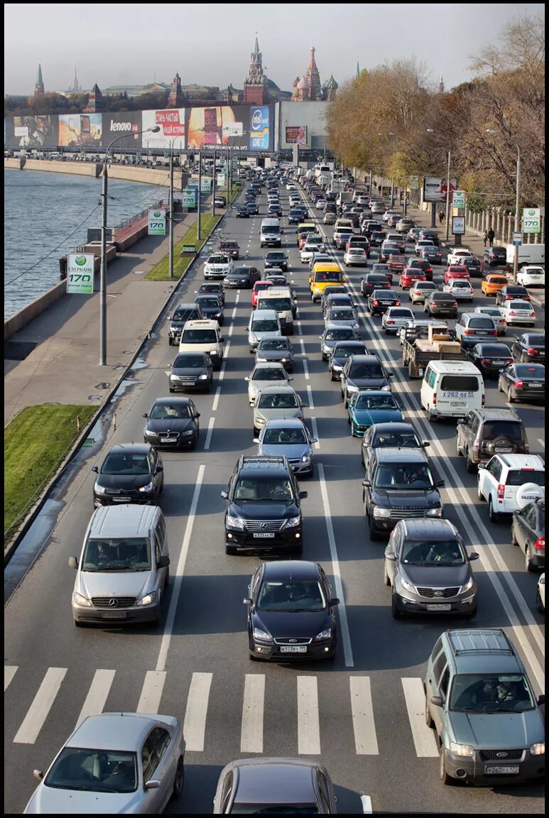 пробки на московской кольцевой. пробка машин. пробка машин. пробки на дорогах москвы. пробки в москве.