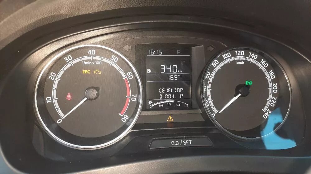 Ошибка на шкода рапид. Табло приборов шкода рапид. ошибка коробки передач skoda rapid 1.4. шкода рапид ошибки на панели приборов.