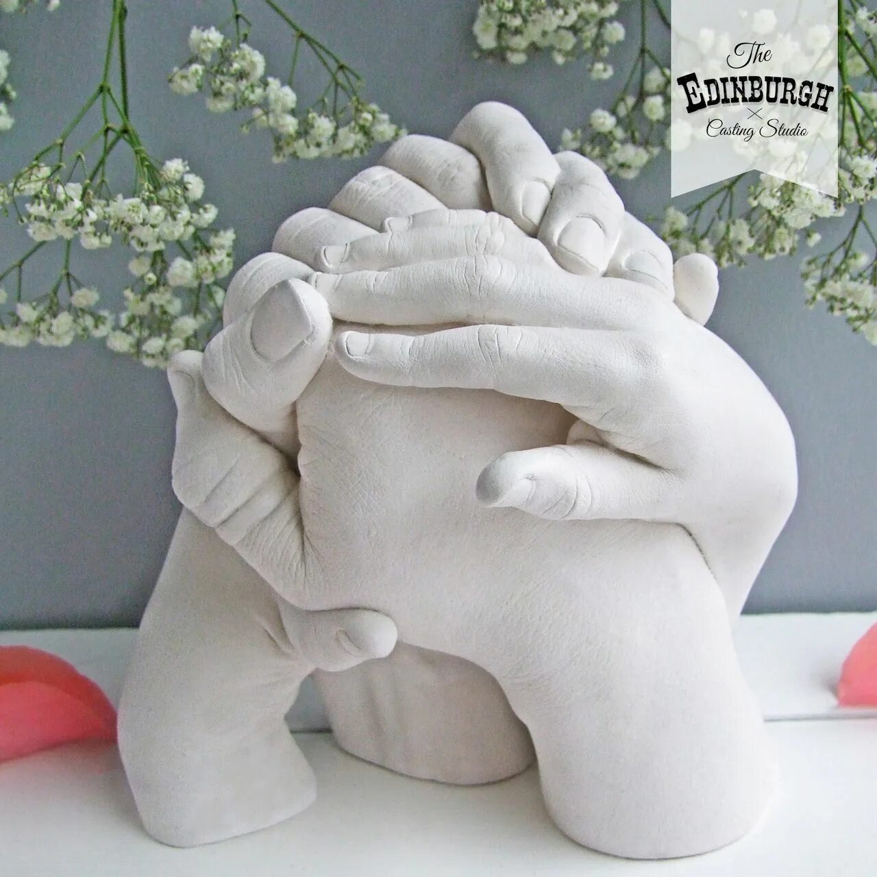 слепок рук. скульптура рук из гипса. слепок из гипса. гипсовый слепок рук. набор для гипсовых слепков рук.
