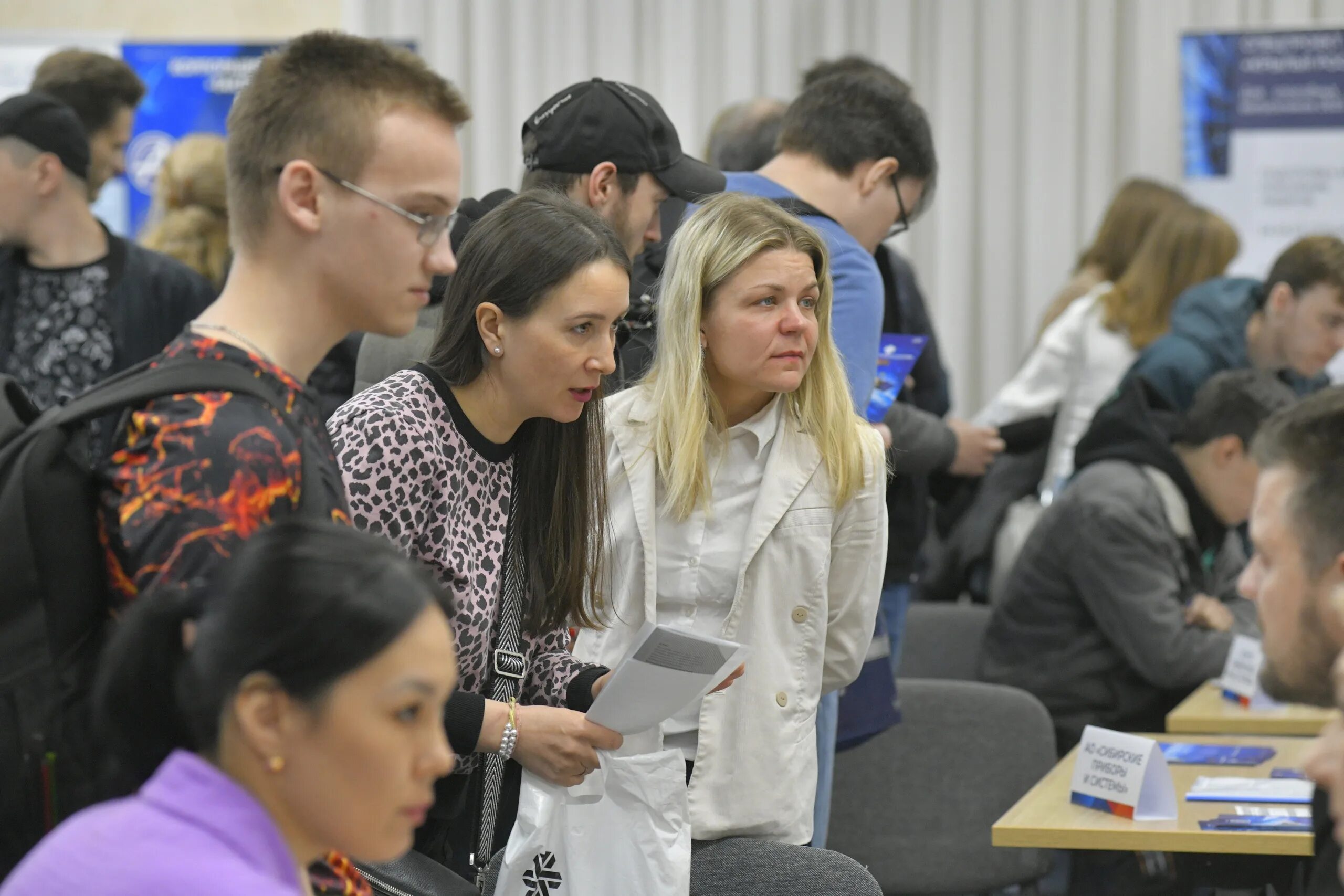 студенты омгу. омгту факультеты. омский юридический колледж на пушкина. университет студенты. студенты омгту.