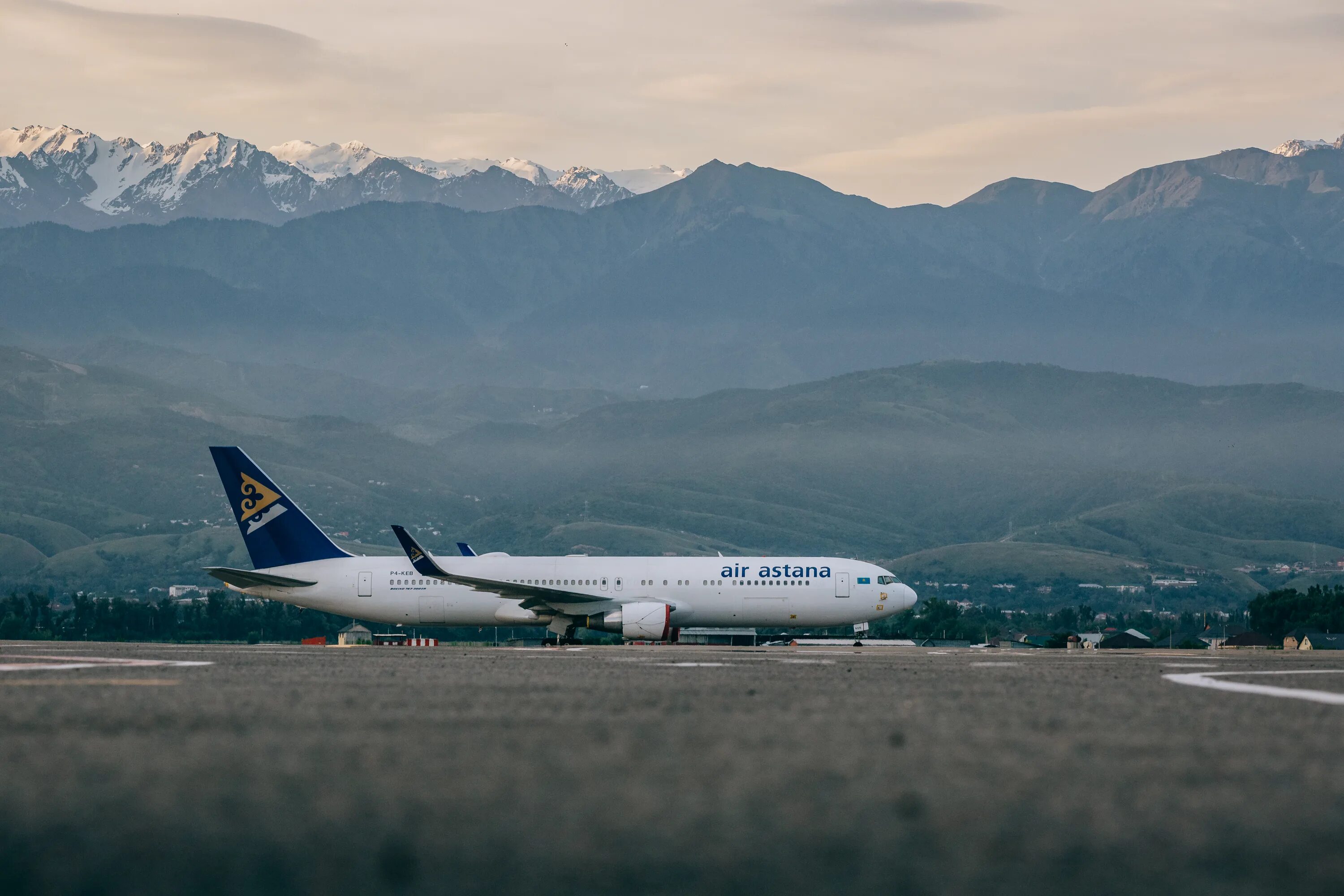 Воздух астана. Boeing 767 Air Astana. Air Astana прекращает полеты. Almaty Air Astana. Семейство Эир Астана.