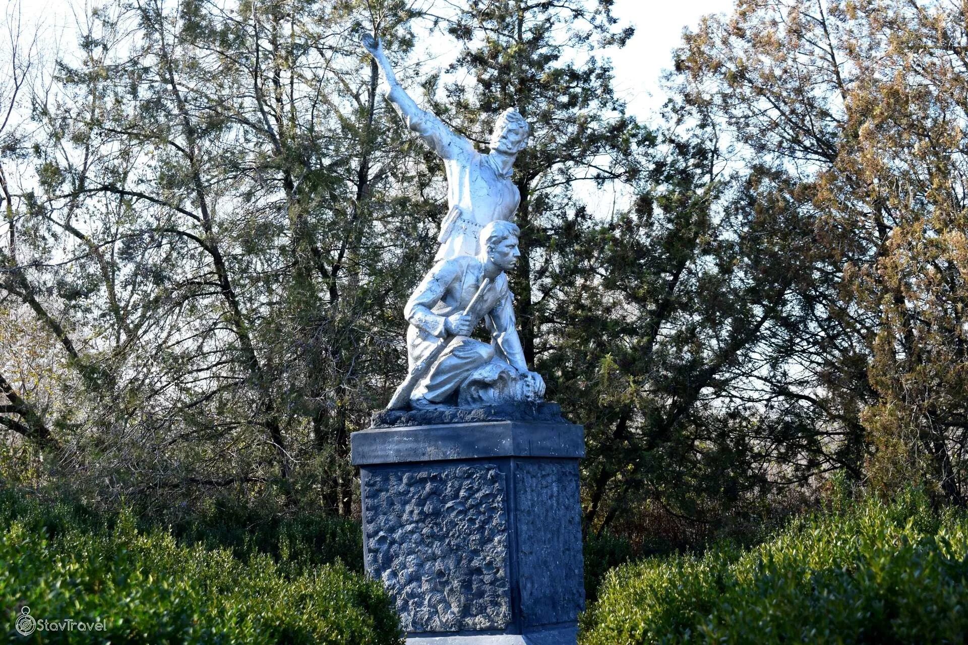 Погода в сергиевске в ставропольском крае. Памятники села Сергиевского. Село Сергиевское Ставропольский край. Аллея героев в Сергиевске. Достопримечательности Сергиевска.