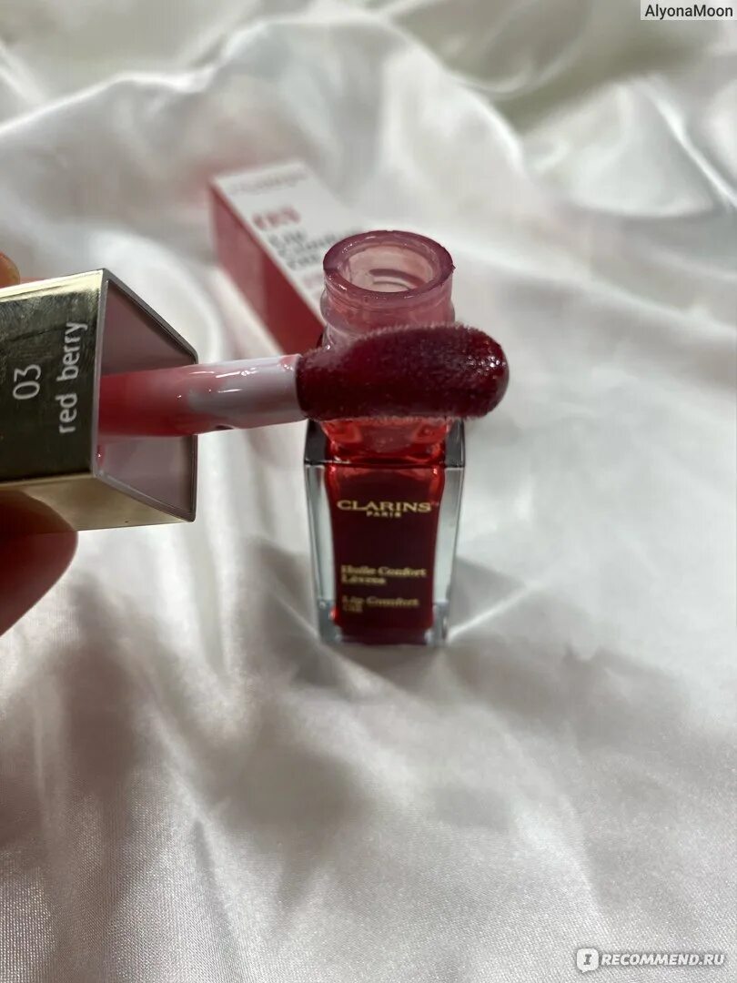 Clarins 03. Clarins масло для губ 03 red berry. clarins lip comfort oil 03 cherry. clarins масло cherry 03. clarins lip comfort oil 03 cherry review.