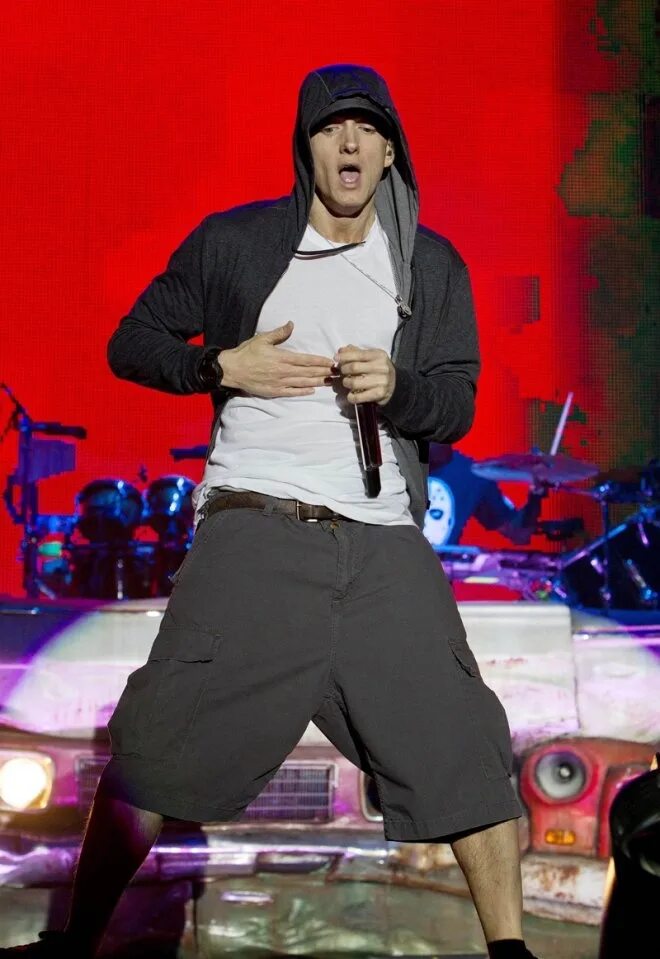 Эминем стиль. Одежда эминема. Эминем 2022. Эминем стиль одежды 2000. Эминем 2022.