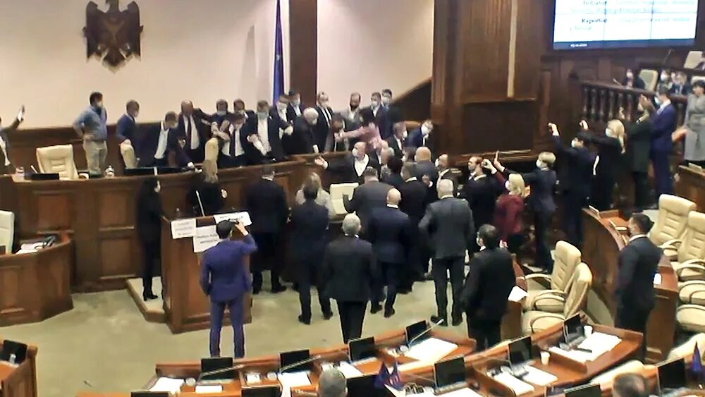 Ответственность парламента. Депутаты парламента молдова. парламент молдовы 2025. парламент молдовы драка. драка в молдавском парламенте.