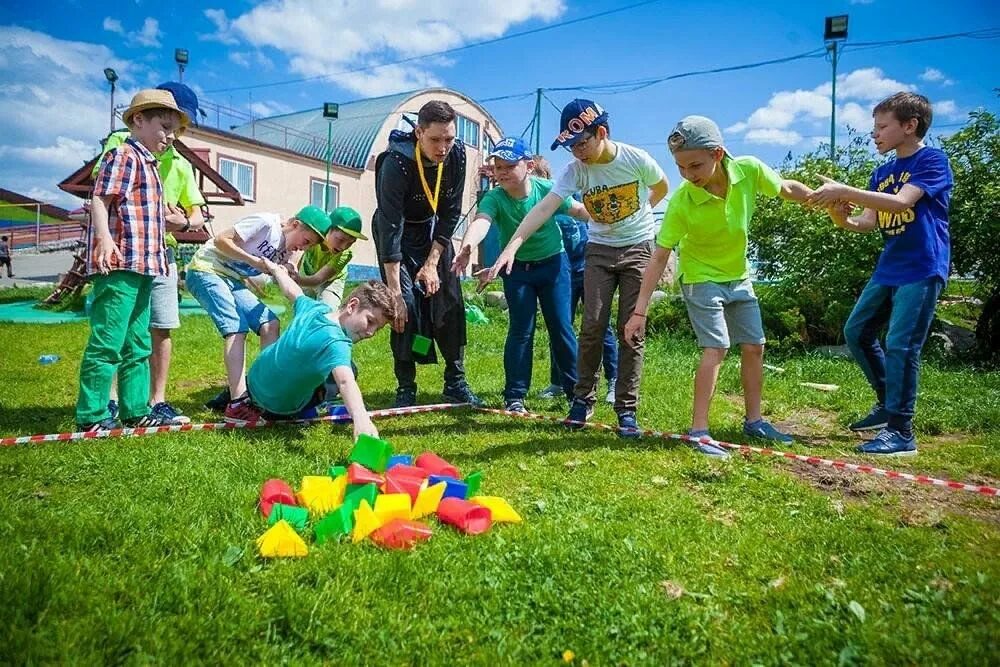 Веселый квест игра. Спортивные развлечения. Детский праздник на природе. Развлечения для детей на природе. Праздник для детей на улице.