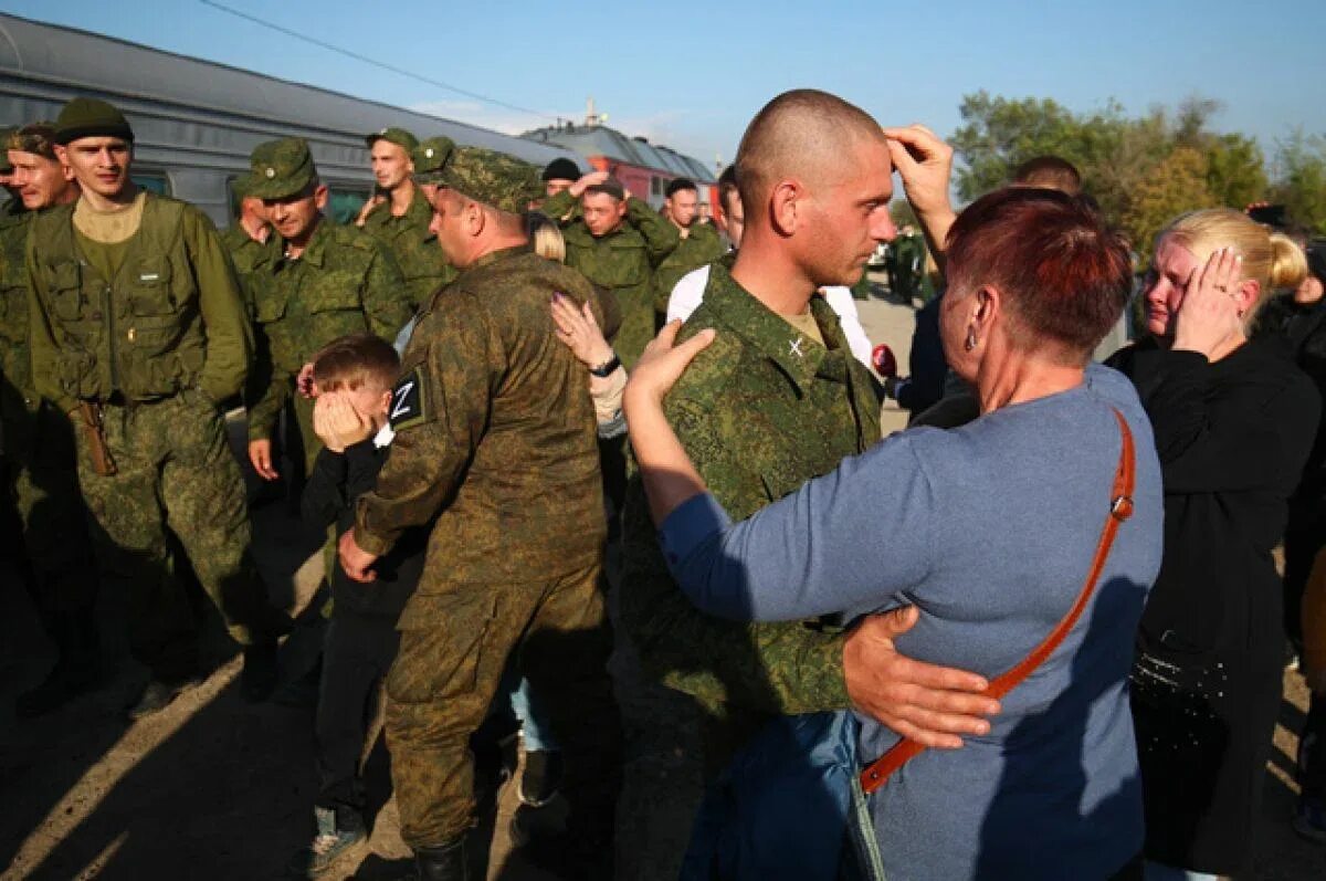 Военная мобилизация. Встреча российских военных на Украине. Военный призыв. Армия и общество. Военная мобилизация в россии 2024