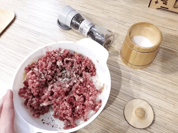 Соль на 1 кг фарша для котлет. Фарш из лосятины. Соленый фарш. Солят фарш. Сладкие фарши.