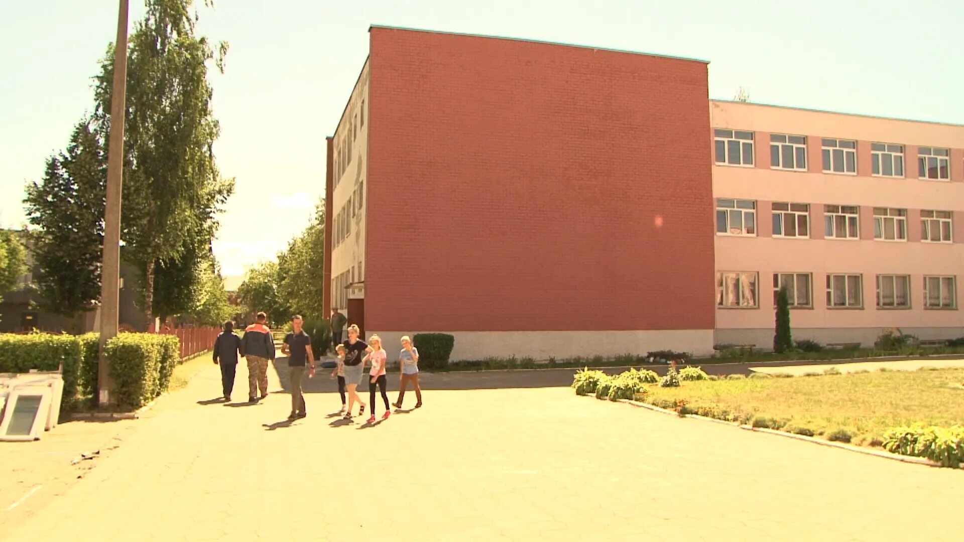 Школа лид. Первомайская школа лидский район. лида школа 4. лида (город). фото города лида 9 школа в белоруссии.