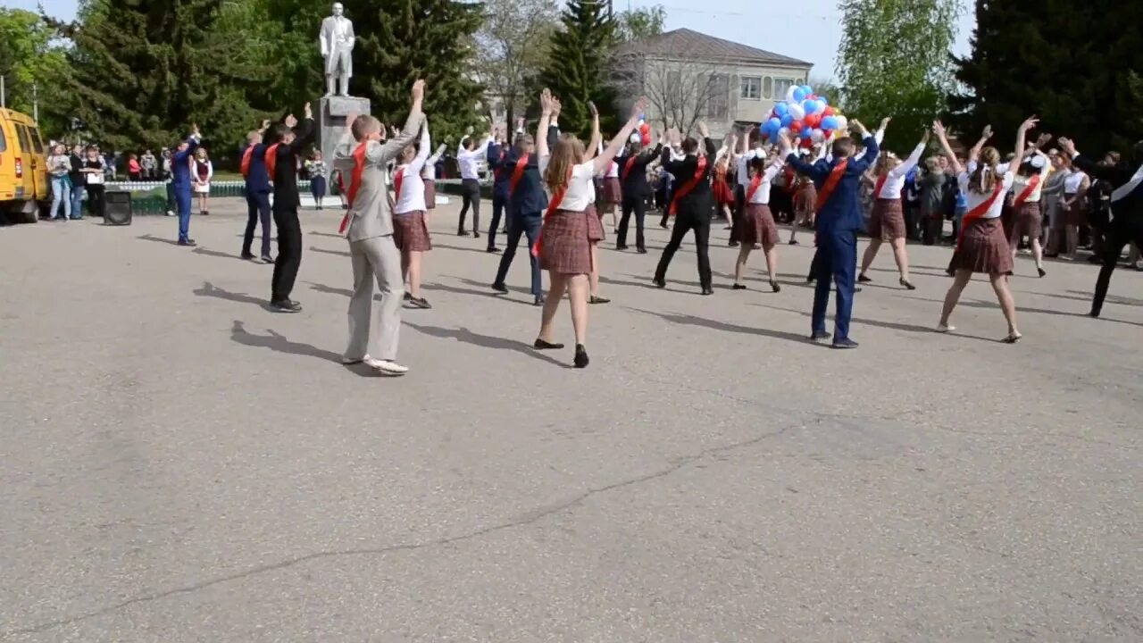 Погода в усть пристань на 10. Усть Чарышская Пристань. Усть Пристань выпускной 2021. Усть Чарышская Пристань люди. Парад 9 мая Усть-Чарышская Пристань.