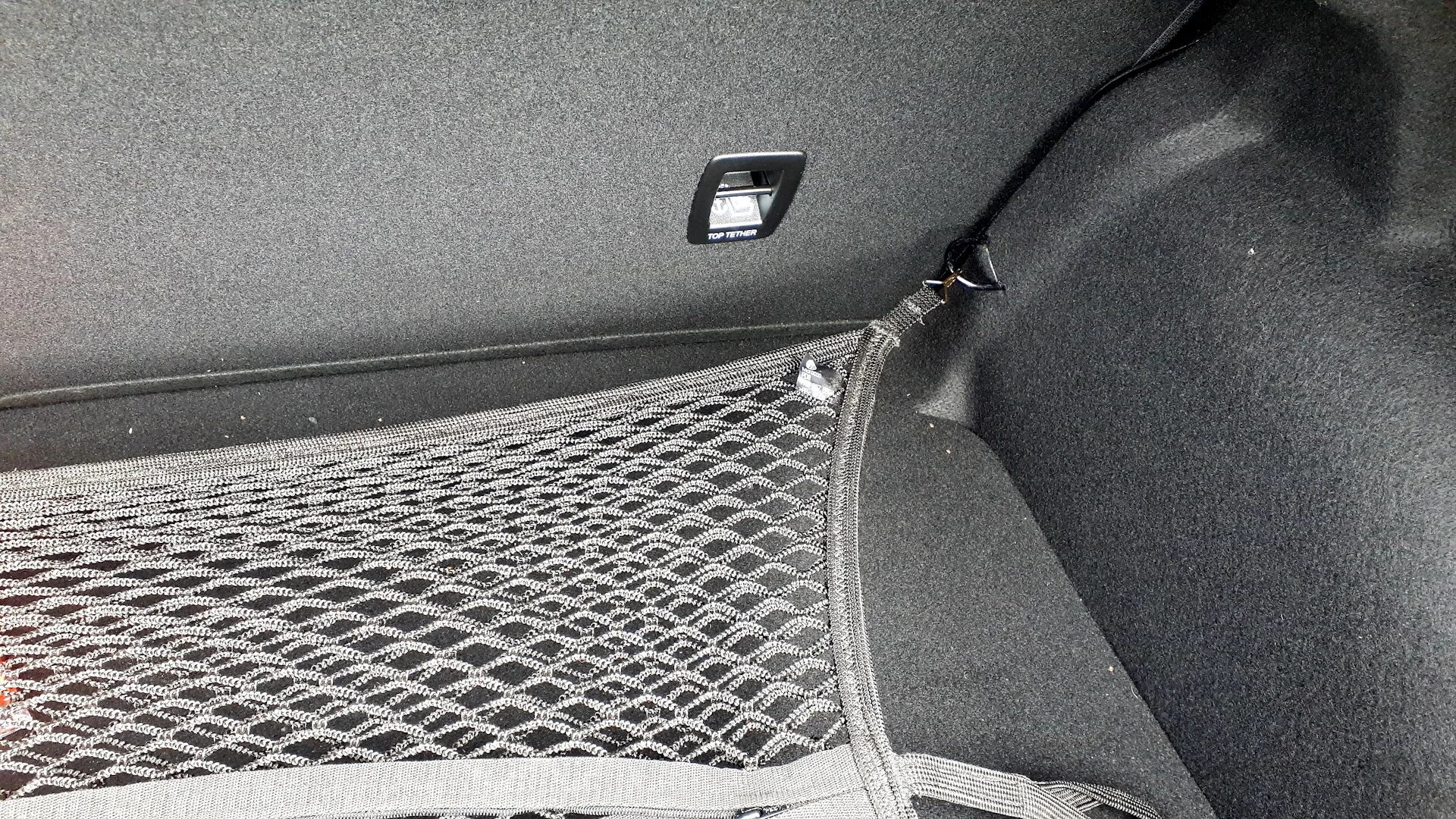 Решетка бампера рено меган 2. Гофра багажника меган 2 универсал артикул. Утеплитель решётки радиатора renault megane 2. Сетка в багажник гольф 6. Защита радиатора меган 3.