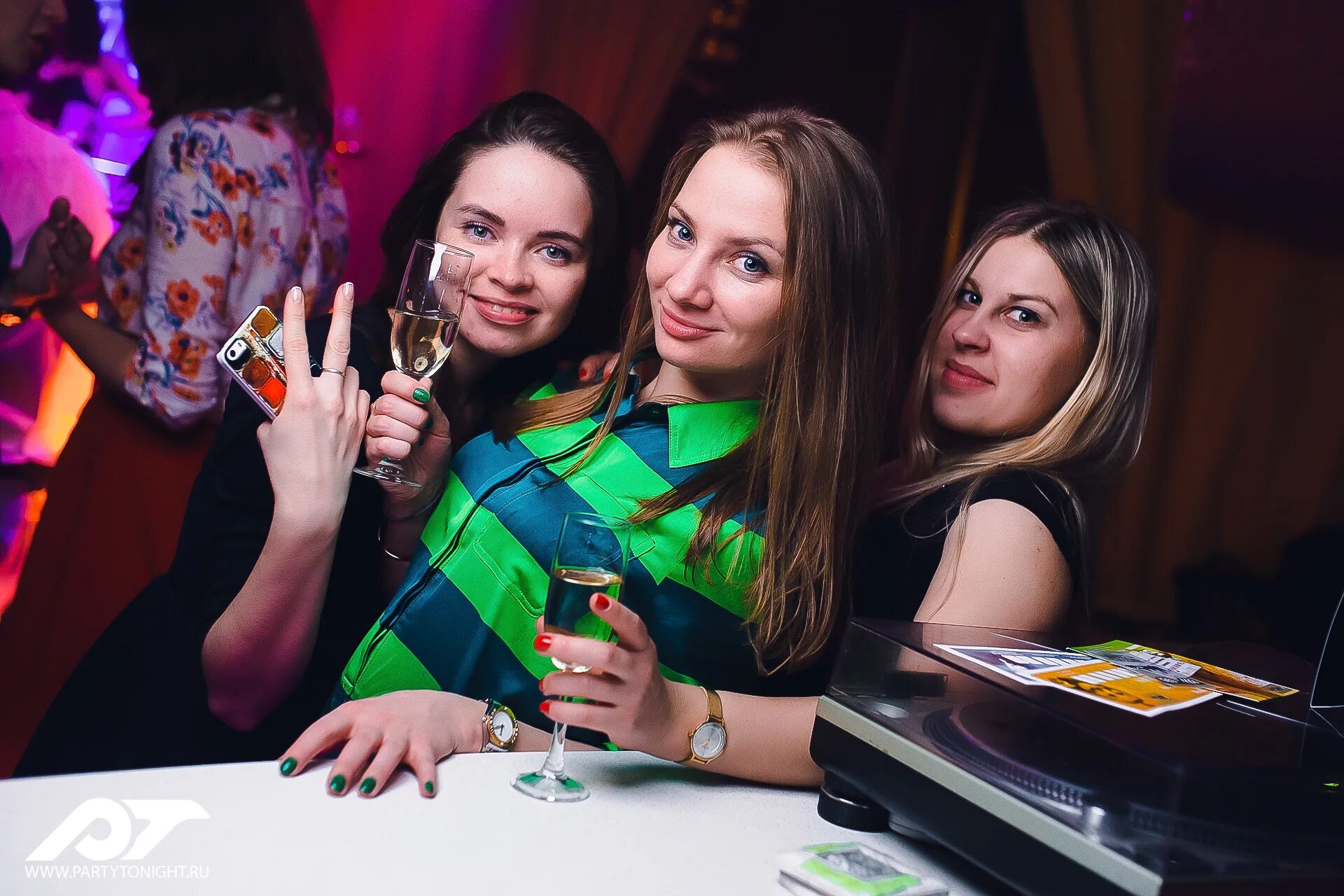 клуб знакомых. клуб знакомых. клуб быстрых свиданий. экспресс свидания. тусовки в москве.