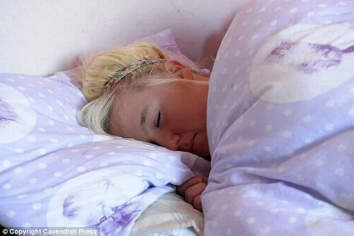 Пока сестра спала делать. Спящие красавицы. Спящие сестрички. Спящие красавицы фото.