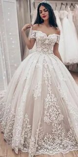 Пышное платье с кружевом