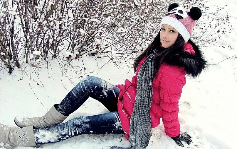 Девушка в куртке зимой. Барбара палвин. Девушка в пуховике. Девушки в пуховиках зимой. Барбара палвин в куртке.