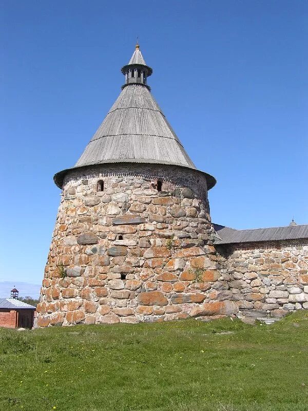 прядильная башня соловецкого монастыря. спасо андроников монастырь стены. башни андроникова монастыря в москве. белая башня монастыря. соловецкий монастырь белая башня.