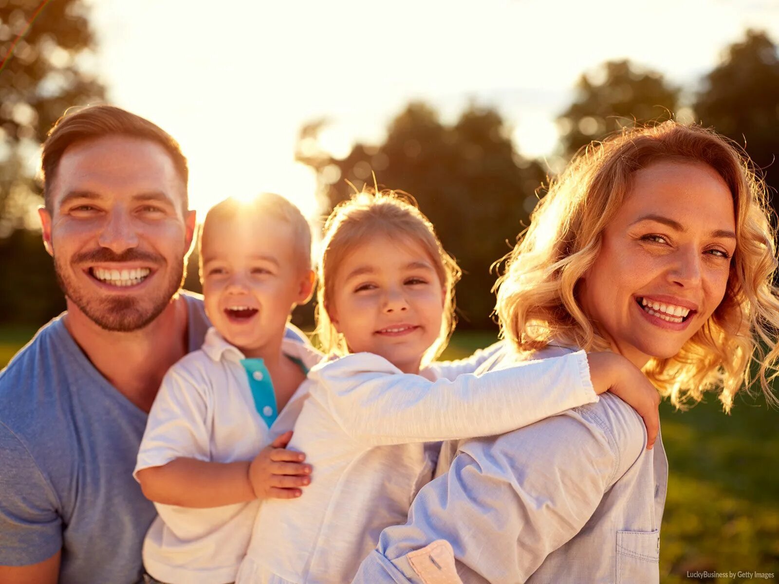 Familia лого. Семья сакана. Familia лого. Улыбка семья. Familia org.