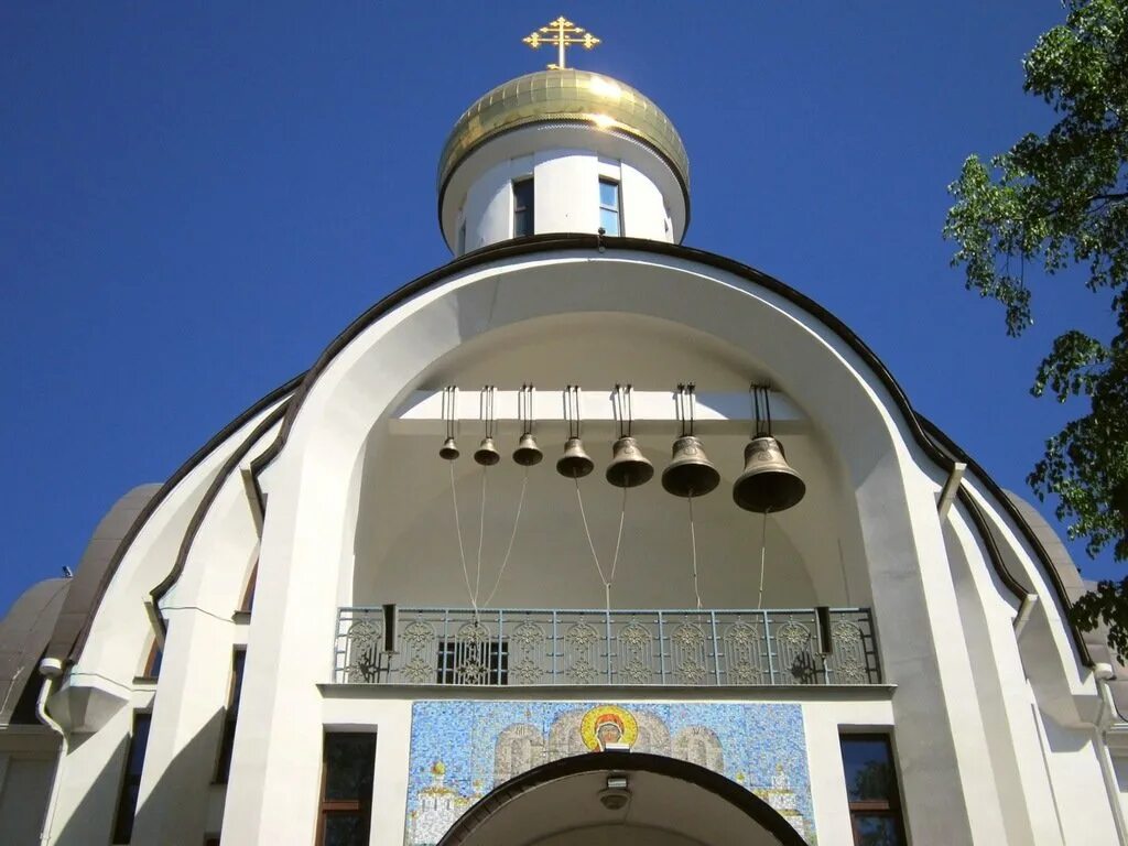 Ростов православие. Покровский сквер ростов звонница. храм в честь табличка.