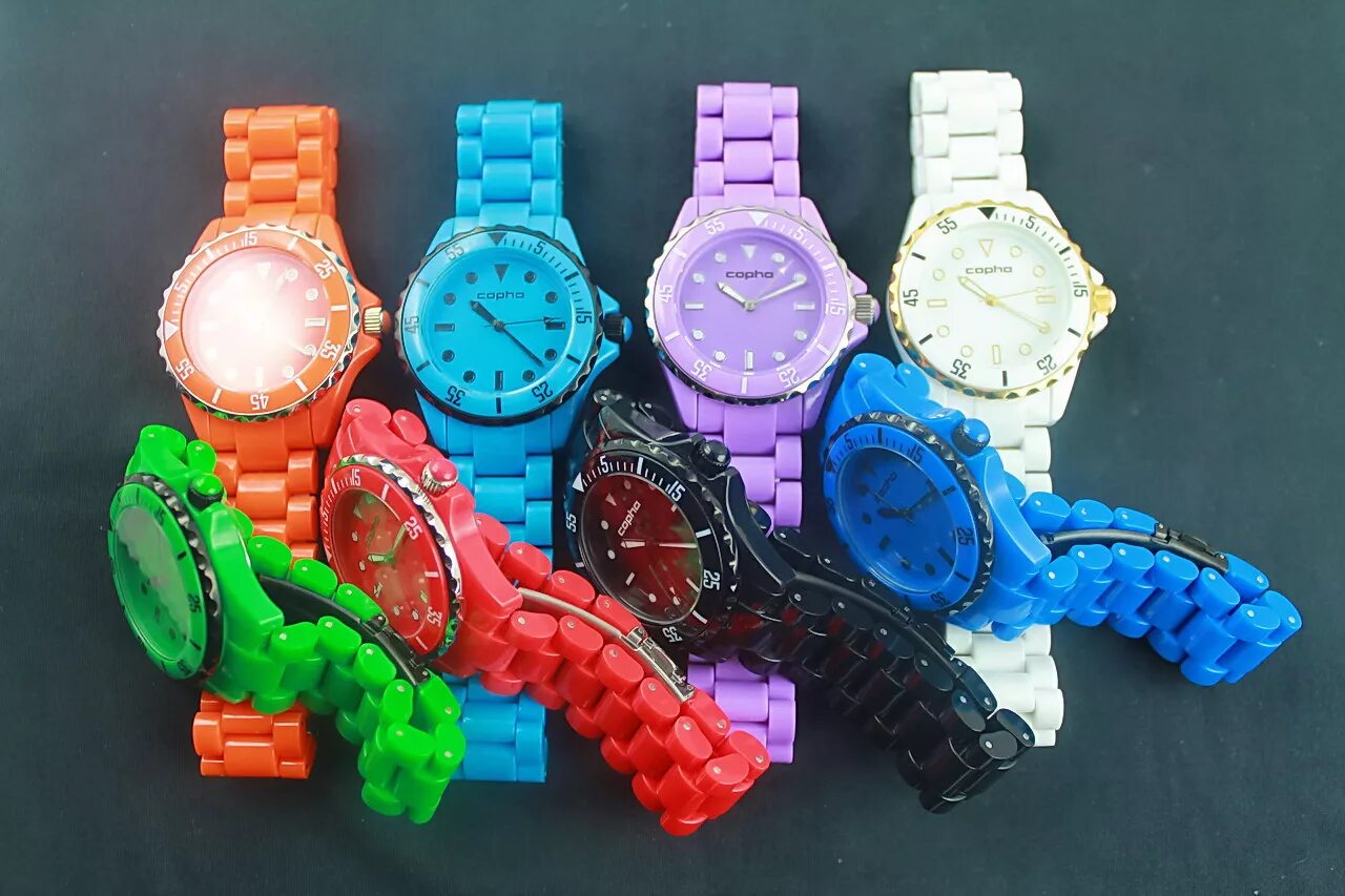 Купить пластиковые часы. Пластмассовые ручные часы. Часы из пластика. Часы с пластиковым ремешком. Часы из пластика наручные.