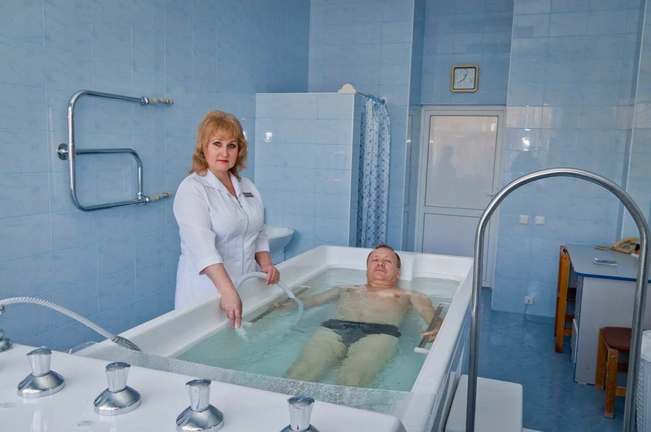 Санаторий крепость бассейн Кисловодск. Кисловодск санаторий крепость косметолог. Кисловодск лечебный санаторий. Жемчужные ванны санаторий крепость