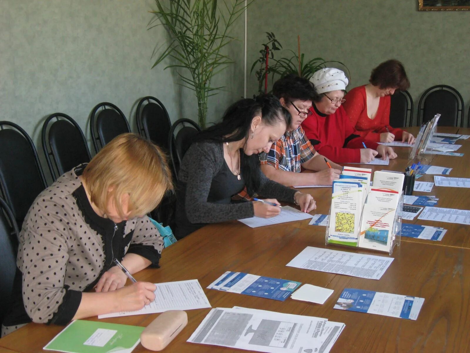 центр занятости еманжелинск. бюро занятости еманжелинск специалисты. вакансии в еманжелинске центр занятости. руководитель центра занятости в борисоглебск. центр занятости еманжелинск.