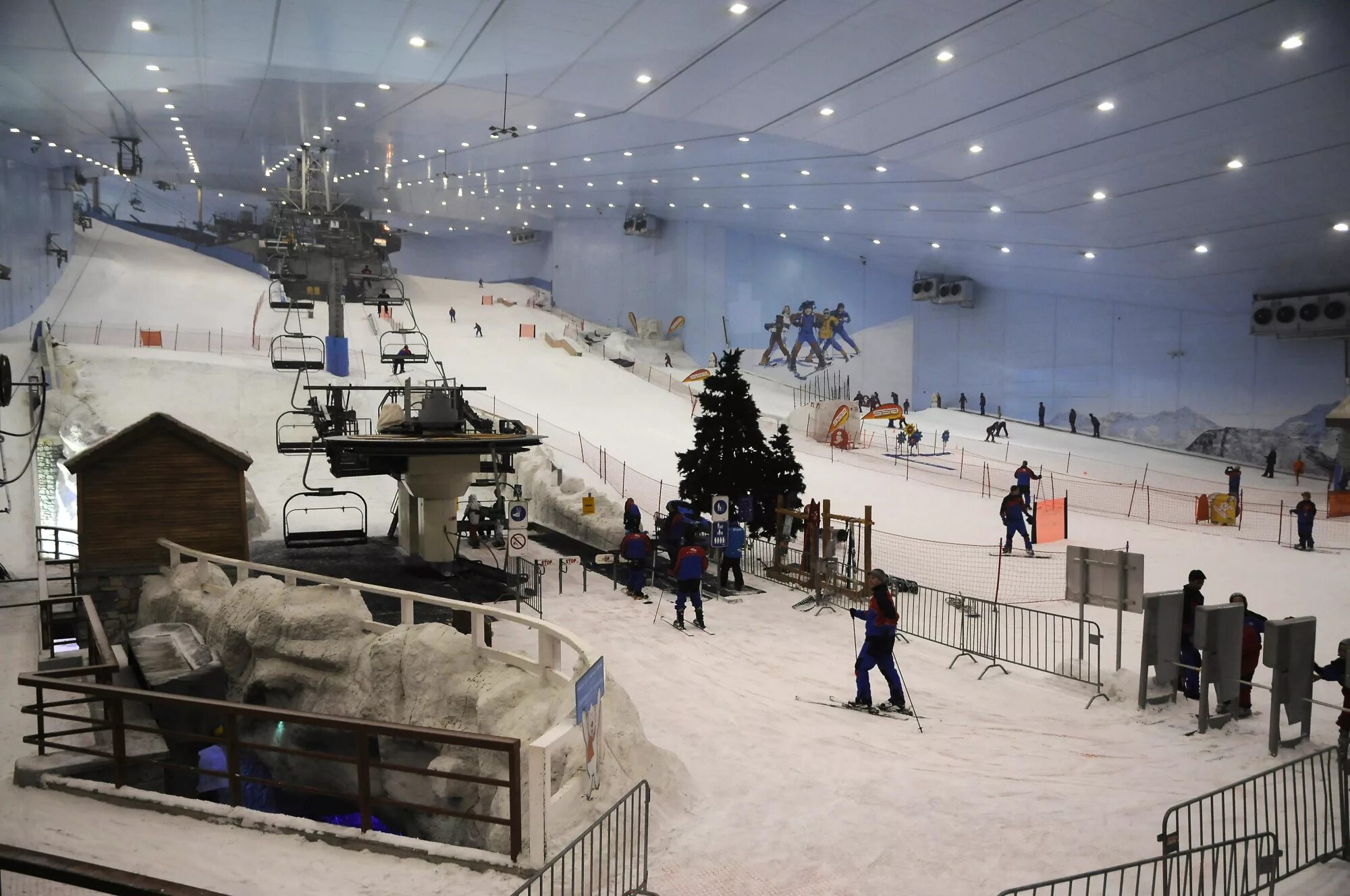 Дубай горнолыжный. Ski Dubai Дубай. Горнолыжный комплекс Ski Dubai. Снежный парк Ski Dubai. Ski Dubai 3.