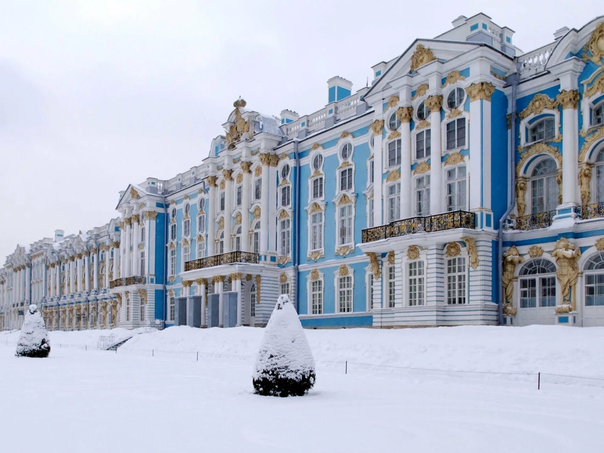 Сколько зимних дворцов в петербурге