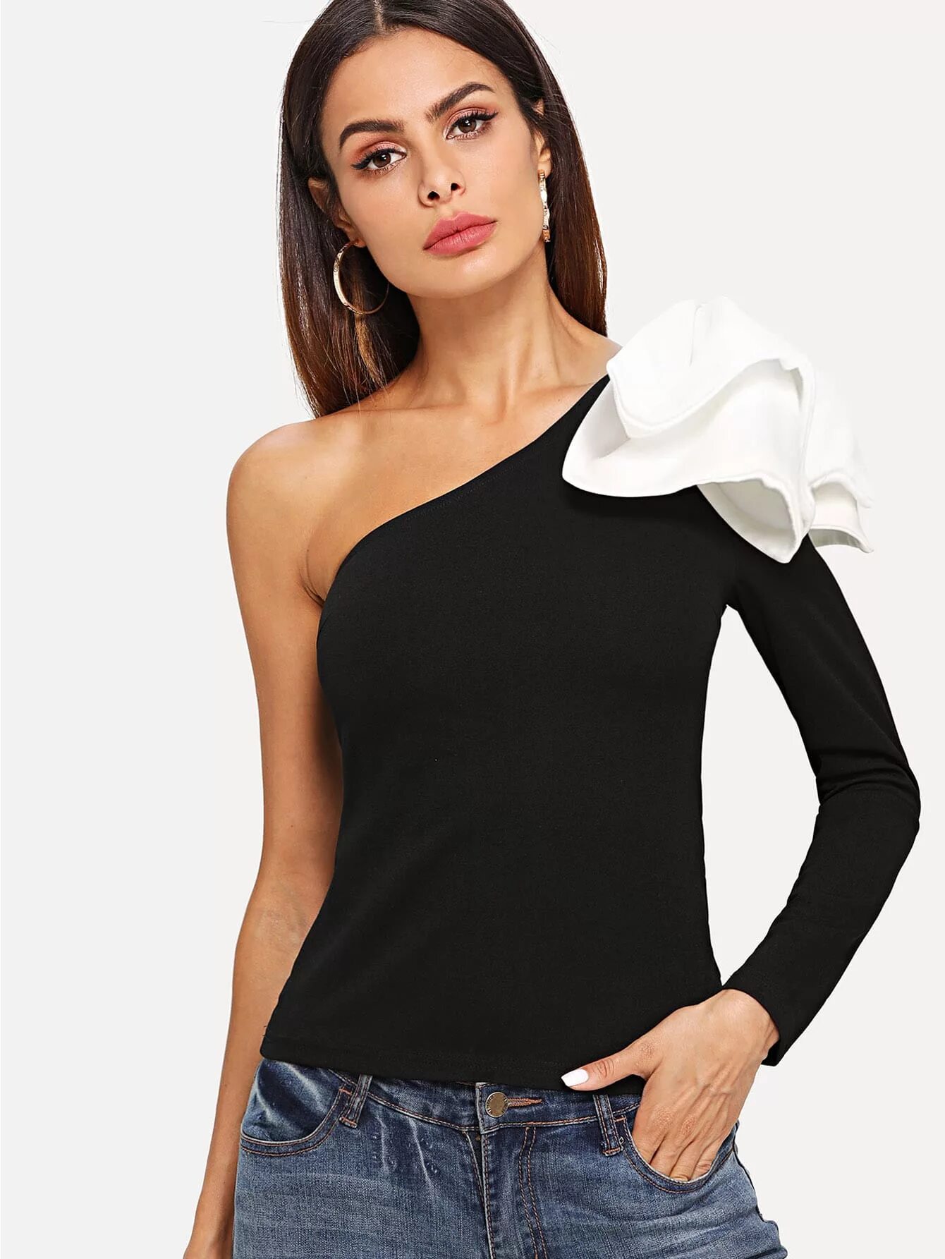 Кофта с открытыми плечами и длинными рукавами. Кофточка с открытыми плечами. Кофта с раскрытыми плечами. Обтягивающая кофта с открытыми плечами. Кофта с открытыми плечами.