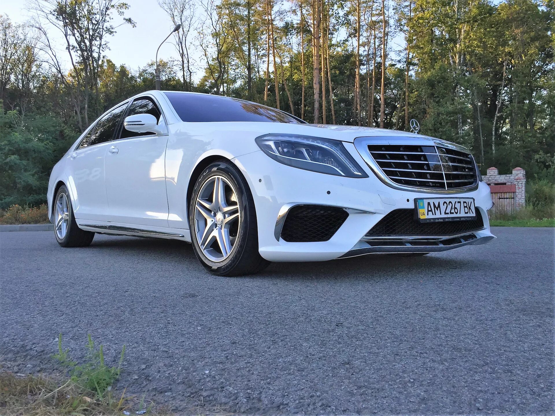 Mercedes w222 AMG. Mercedes 221 222 AMG. 221 И 222 Мерседес. Мерседес w221 и w222 s.