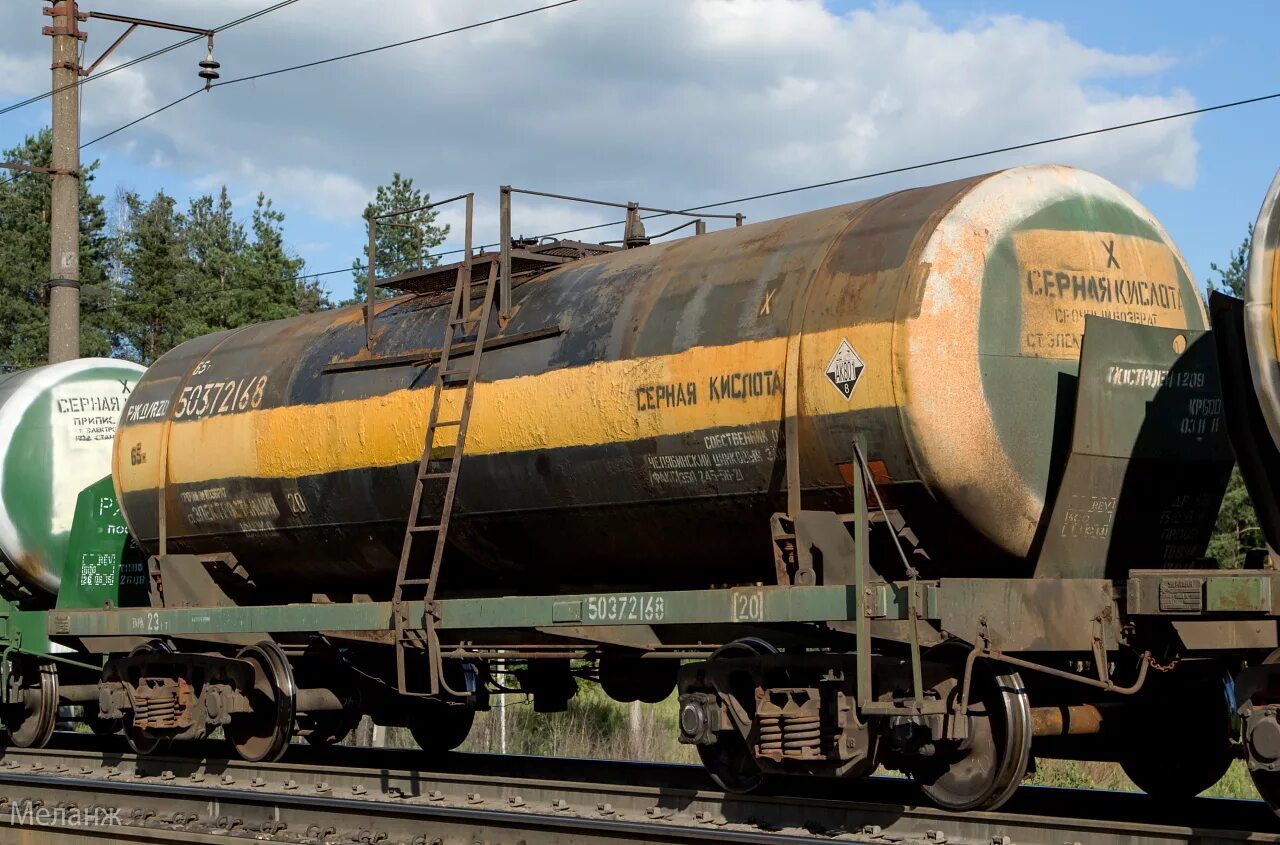 вагон для перевозки серной кислоты. вагон цистерна серная кислота. цистерна модели 15-1424-03. вагон цистерна серная кислота. 15-1424 цистерна.