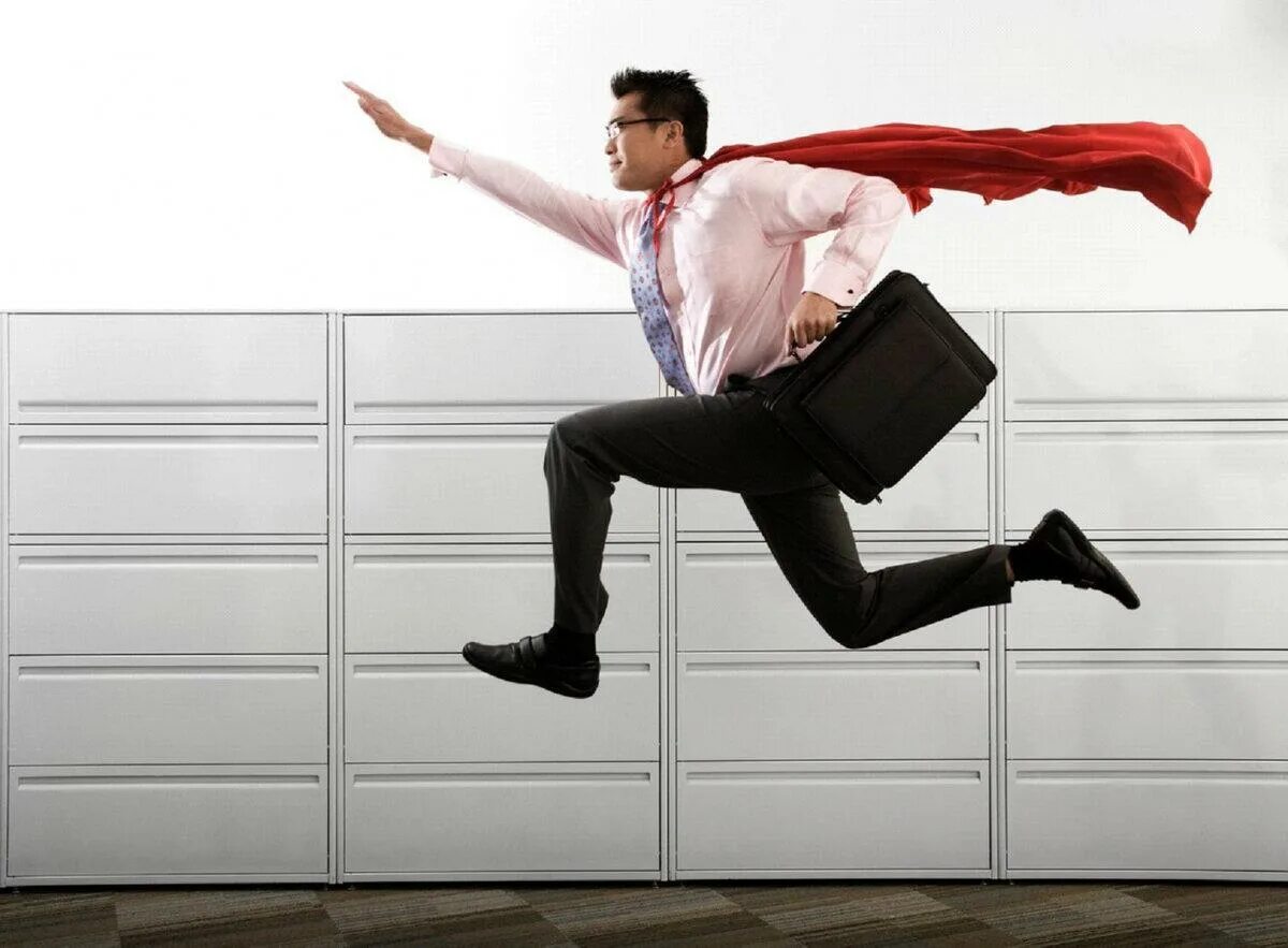 Dreams time бегун. Бегу на помощь. Бегу на помощь. Бегун азиатка. Китайская женщина бежит в купальнике.