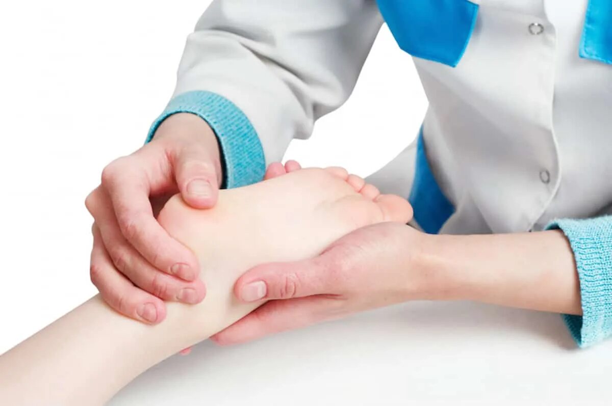 Ортопед это врач который. Консультация травматолога. Ортопед и пациент. Врач ортопед детский. Роман бодьо ортопед.