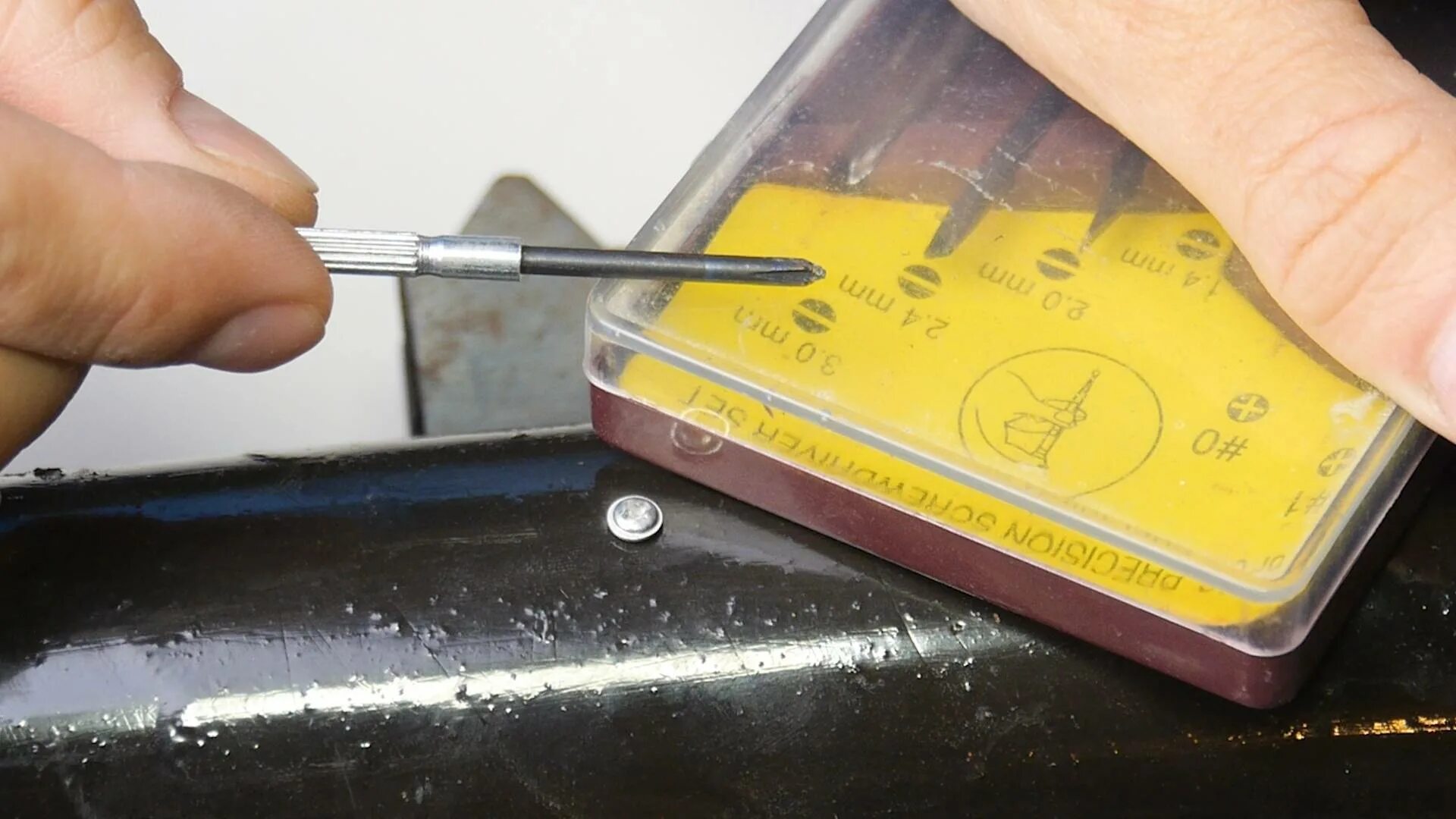 Отвертка для китайских винтов откручивания. Выкрутить сорванный шестигранный винт. Болт со шлицем. Крестообразный шлиц. Выкрутить винт звездочку без отвертки.