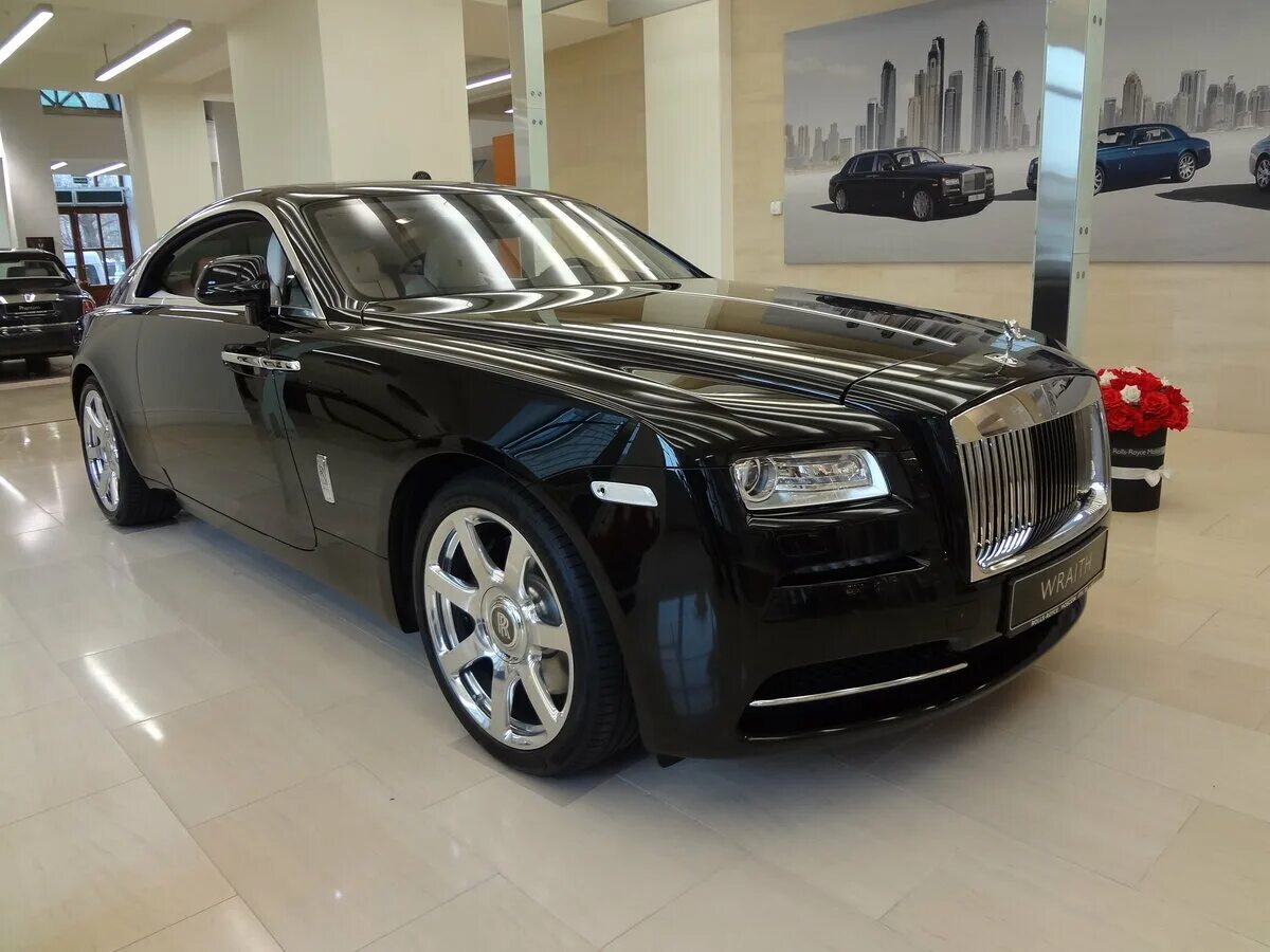 Роллс отзывы. Rolls Royce Wraith 2015. Роллс Ройс купе 2015. Комплектация Роллс Ройс. Новый Роллс Ройс.