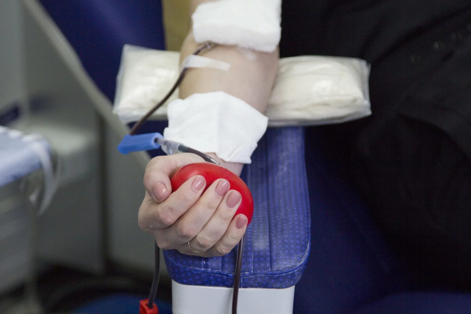 Донор крови. Заготовка донорской крови. Станция переливания крови.