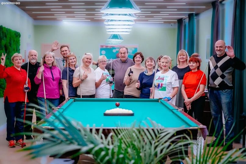 Московское долголетие москва бассейн. Центр московского долголетия капотня. Старшее поколение в бассейне. Московское долголетие бильярд. Московское долголетие фитнес.