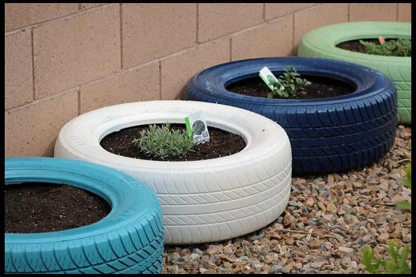 Покрышки во дворах. Шины во дворе. Шины во дворе. Клумбы из резины. Шины во дворе.